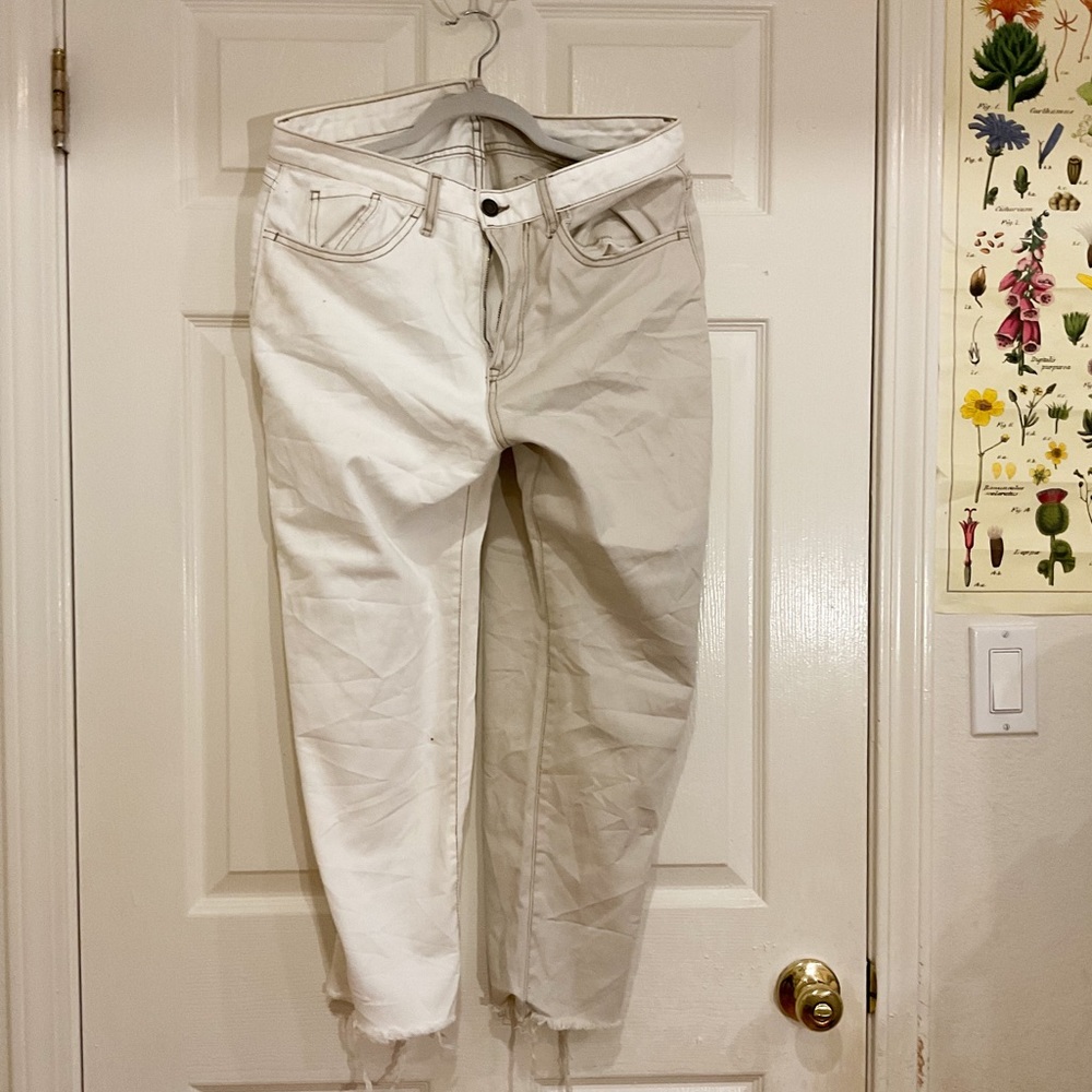 Stradivarius Petite Contrast Two Tone Slim Mom Jeans in Ecru